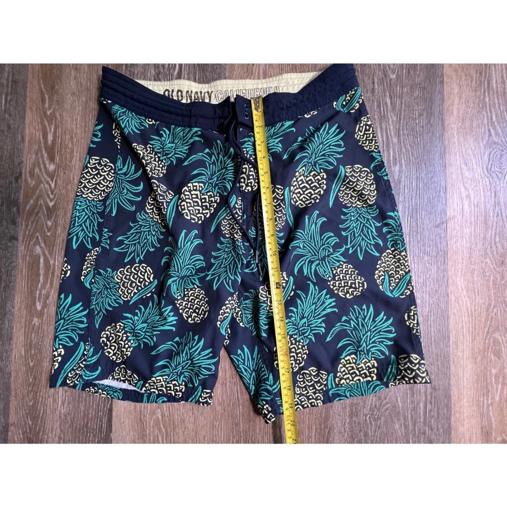 Old Navy Board Shorts Mens 32 Navy Blue Pineapple Print Excellent Tropical Swim
